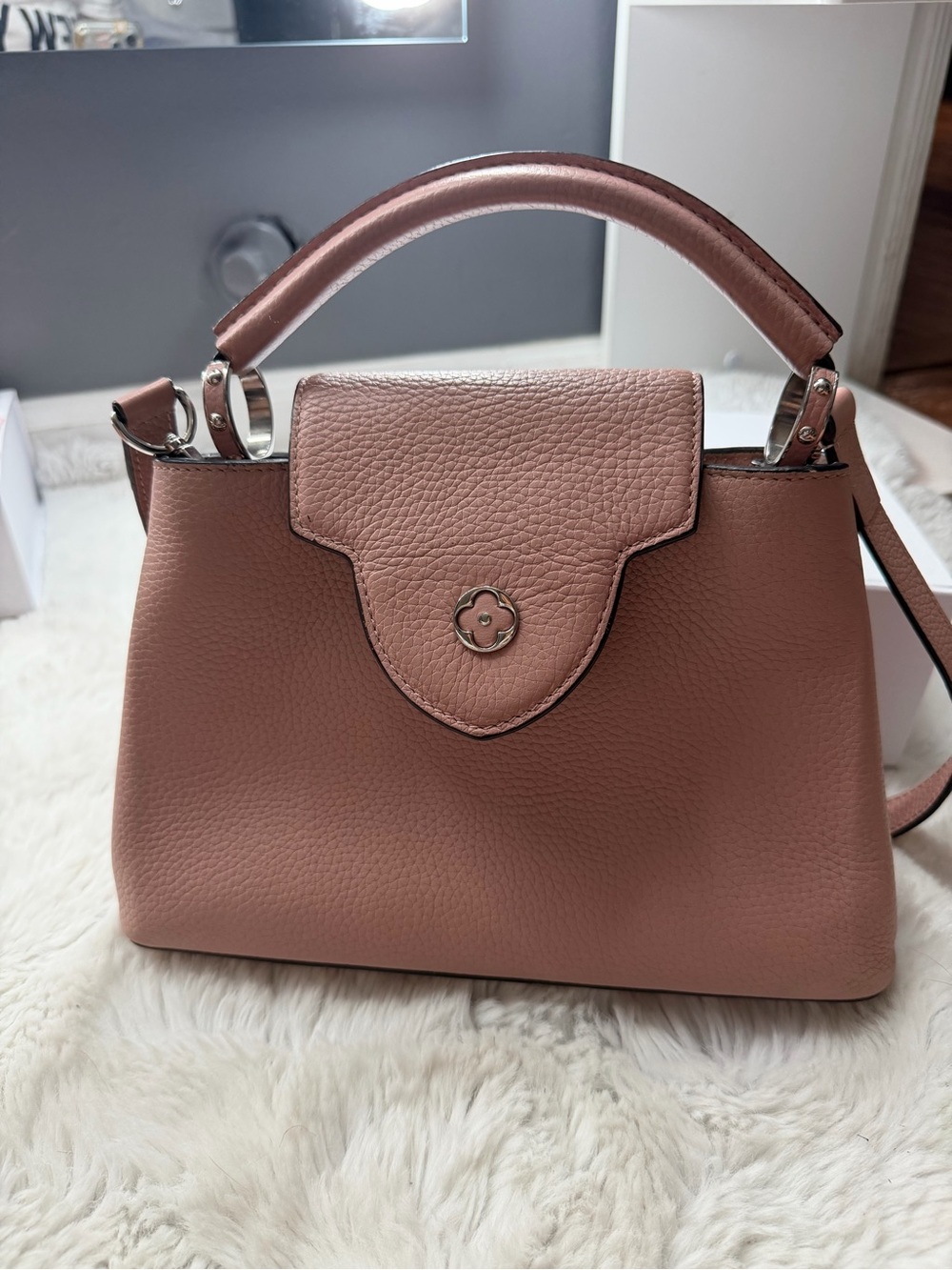 Louis Vuitton Taurillon Capucines MM magnolia